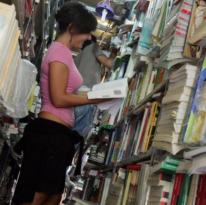 E al Fermi di Modena la bacheca del riciclo con i prezzi rigorosamente scontati al 50%