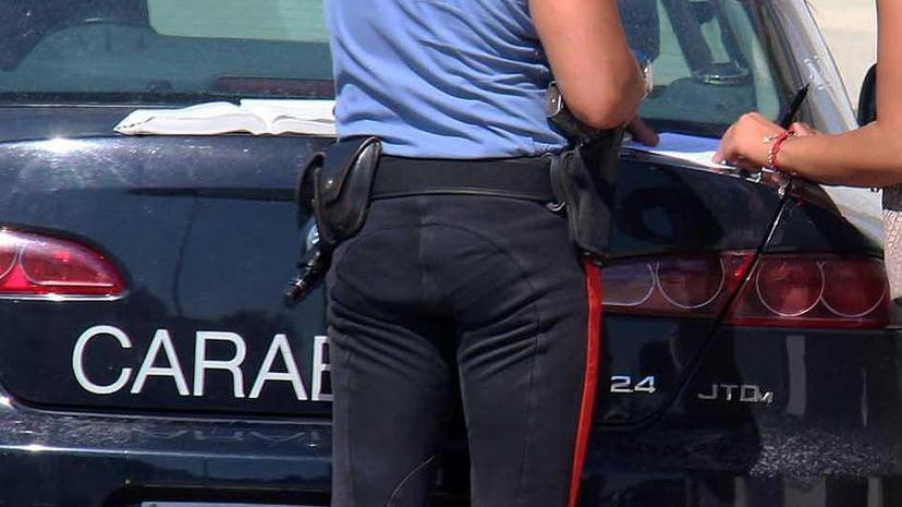 Multata a 63 anni perché attraversa fuori dalle strisce pedonali