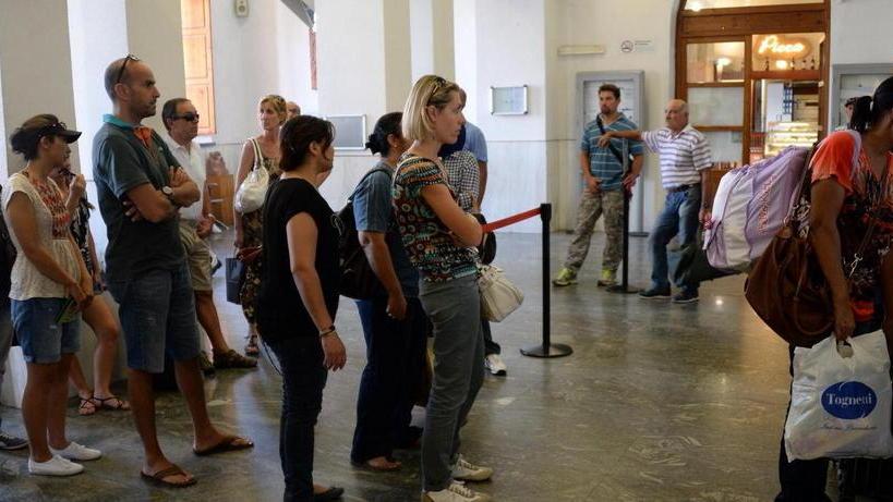 15 convogli soppressi e tanti disagi alla stazione Bus navetta da Empoli