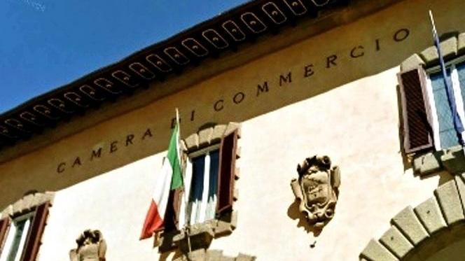 Dopo 4 anni il numero dei negozi che aprono sorpassa le saracinesche che si abbassano