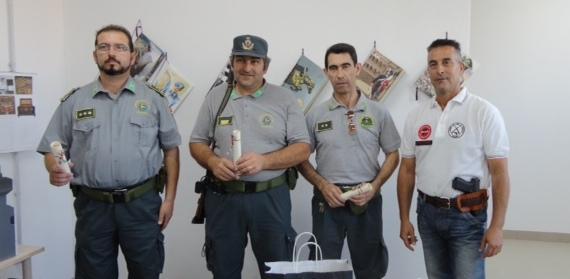 Barracelli con fucile e pistola 