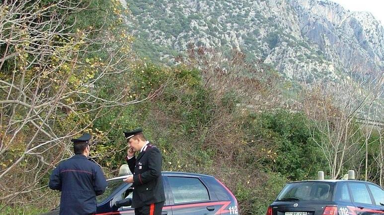 Rissa in un locale, giovane ferito alla mano