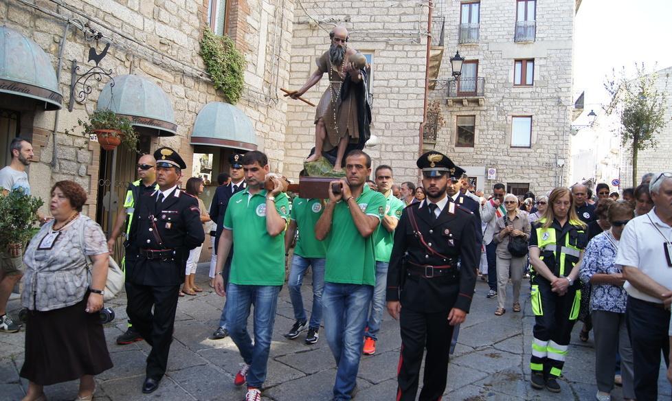 Tra fede e folclore, l’omaggio della città ai suoi due patroni 