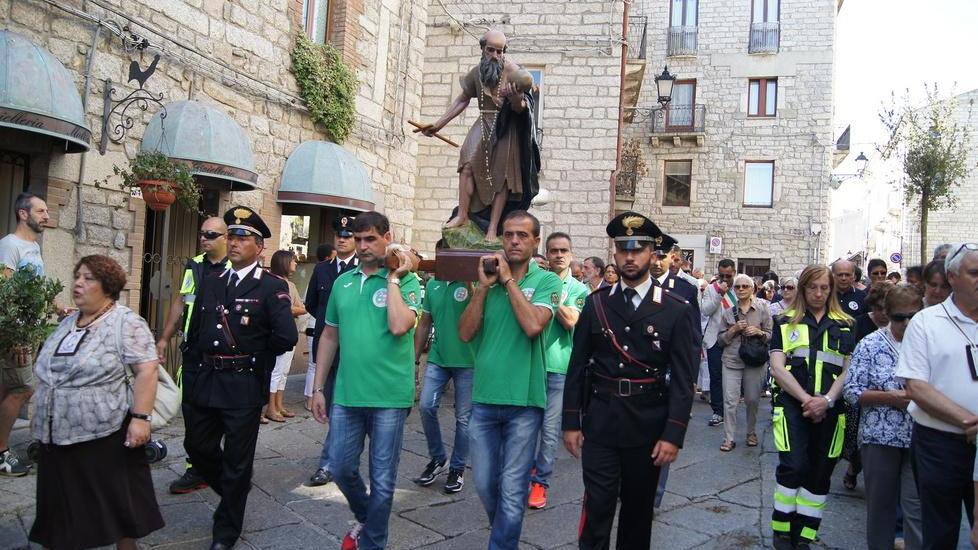 Tra fede e folclore, l’omaggio della città ai suoi due patroni