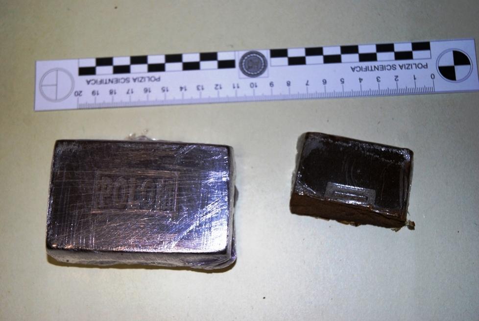 Bloccato con un chilo di hascisc, arrestato 26enne 