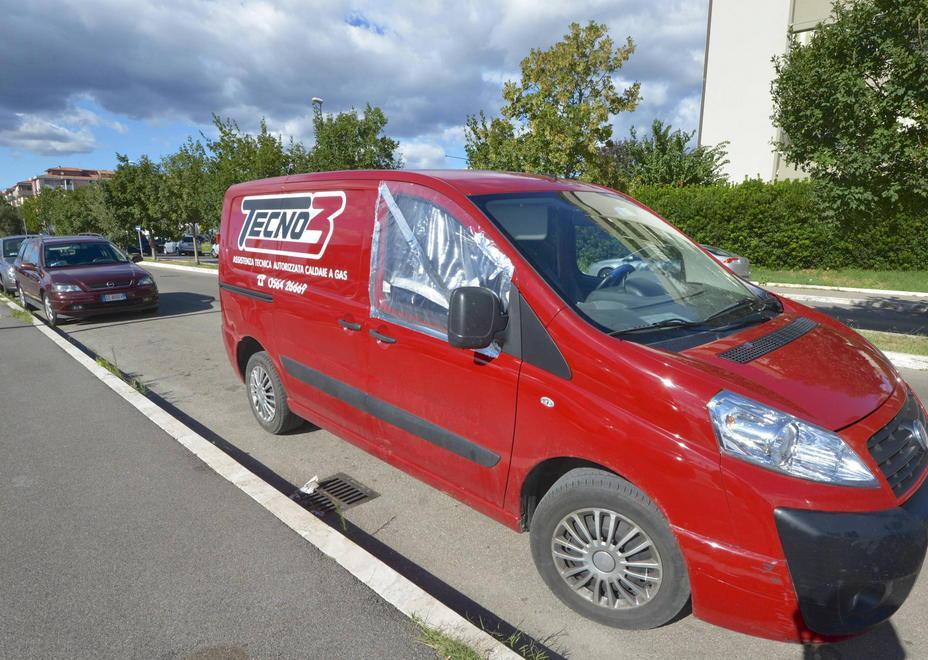 Investito dal ladro in fuga dopo la razzia nel furgone 