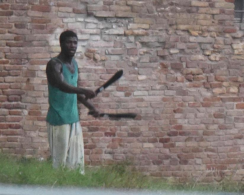 Semina terrore con il machete: era già stato arrestato a Pistoia 