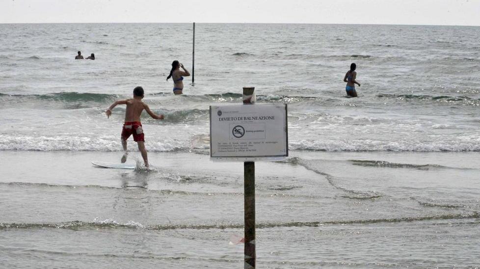 Divieti di balneazione in mezza Versilia