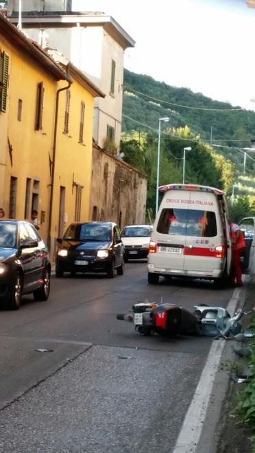 Scooter contro furgone a Santa Lucia 