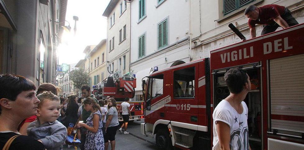 Fumo da un appartamento, intervento dei vigili del fuoco nel “giro” 