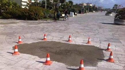 Quella toppa di cemento è quasi peggio della buca