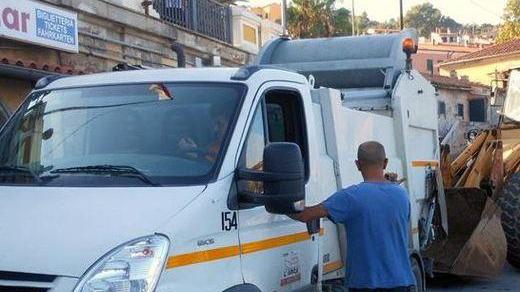 Camion finisce sulla spiaggia «Non è stata una distrazione»