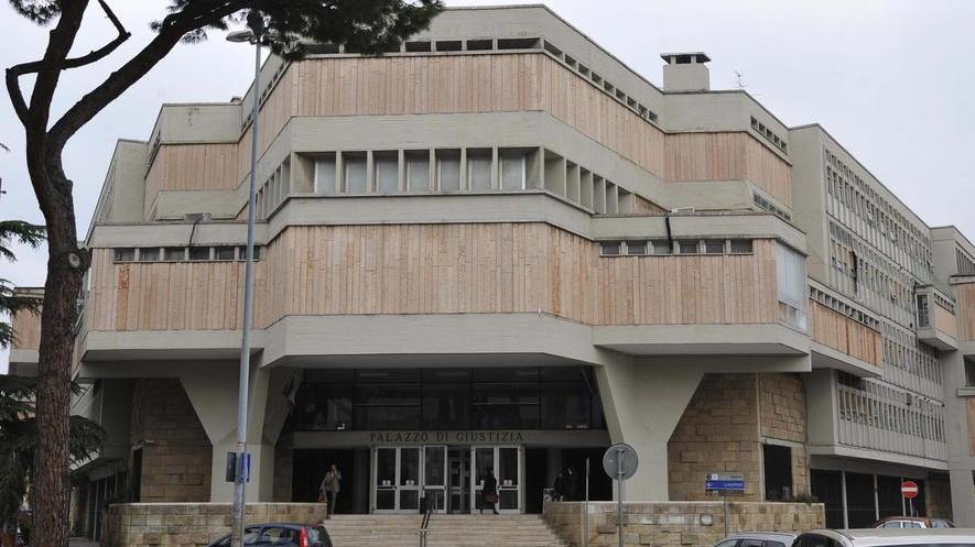 Furto di soldi da una borsa Assolta una delle imputate