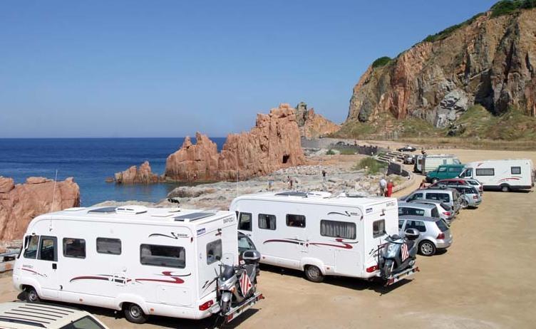 Camper selvaggio a Cea, operazione sgombero 