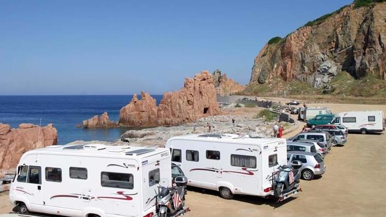 Camper selvaggio a Cea, operazione sgombero