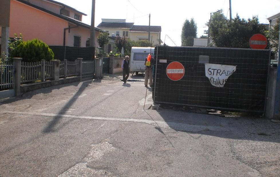 Strada chiusa da cinque mesi Comune cerca la via d’uscita