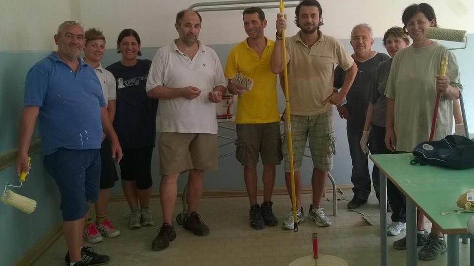 I genitori ritinteggiano la scuola