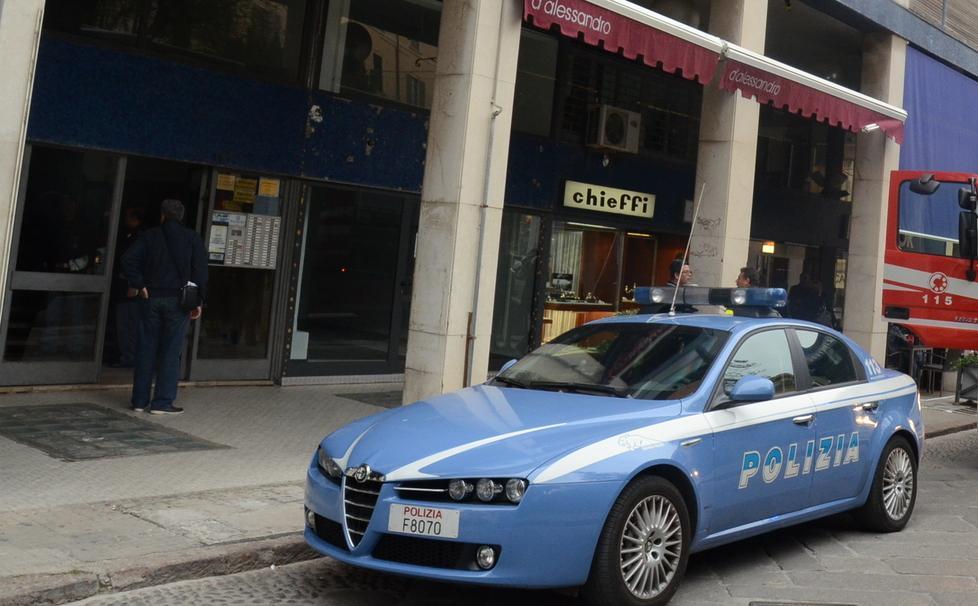 Tentato omicidio a Sassari, aggredisce una donna a colpi di forbici 