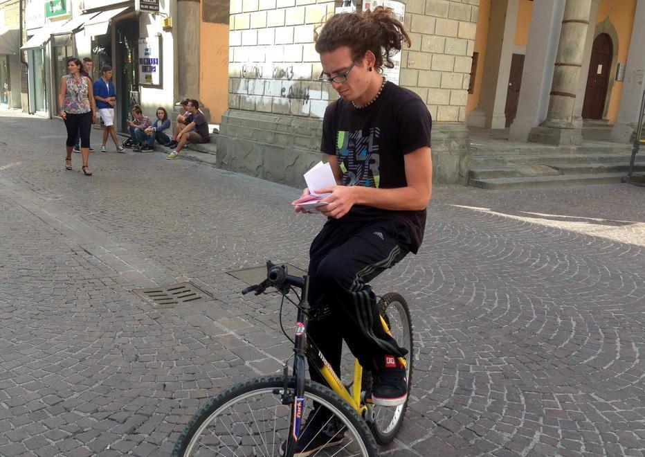 I vigili non perdonano più, multe ai ciclisti contromano 