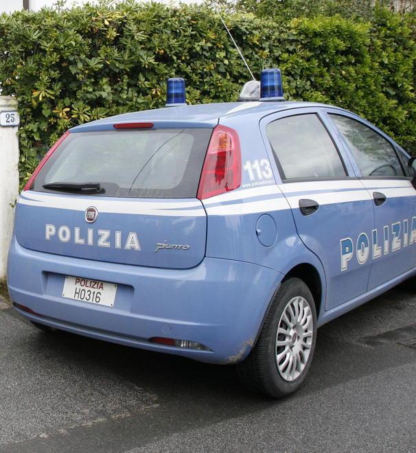 Turiste rapinate da banditi armati in sella a uno scooter 
