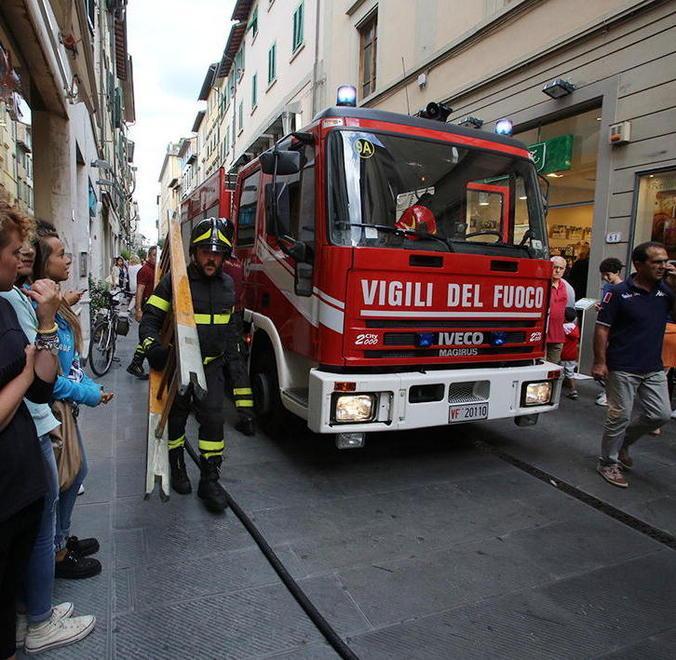 Allarme per il fumo in pieno centro