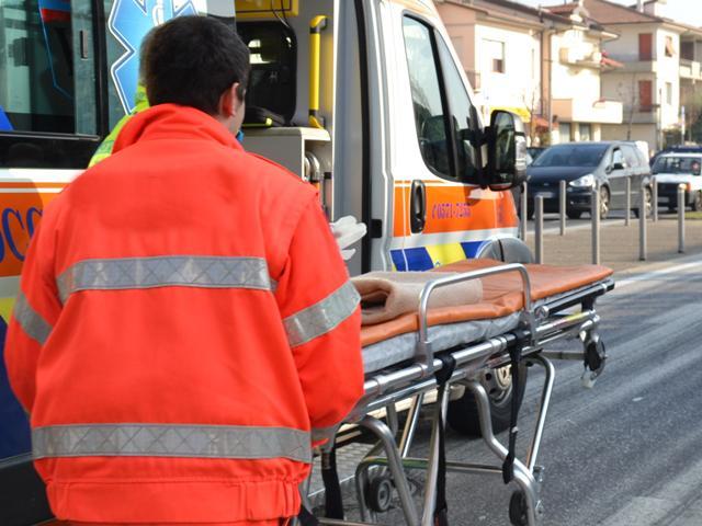 Trovato morto dal padre nel letto 