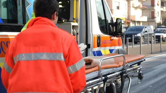 Trovato morto dal padre nel letto