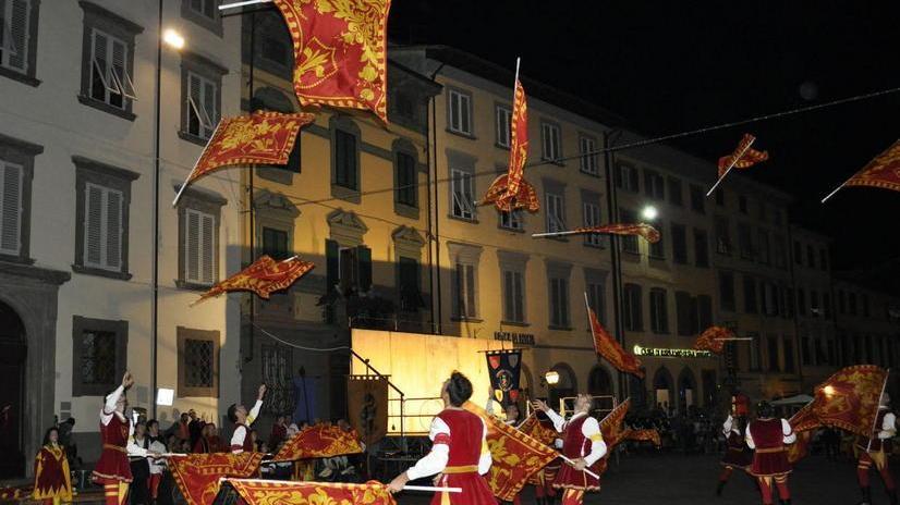 Palio: si presenta il drappo