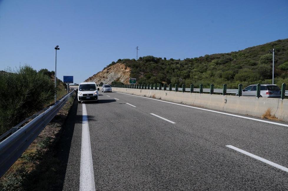 Con l’auto su un gregge, quattro feriti sulla 131 dcn 