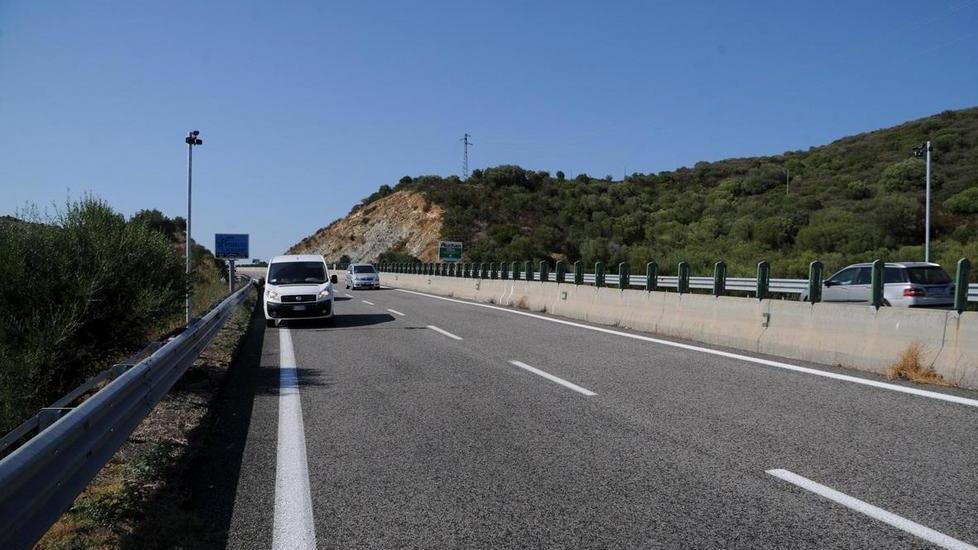 Con l’auto su un gregge, quattro feriti sulla 131 dcn