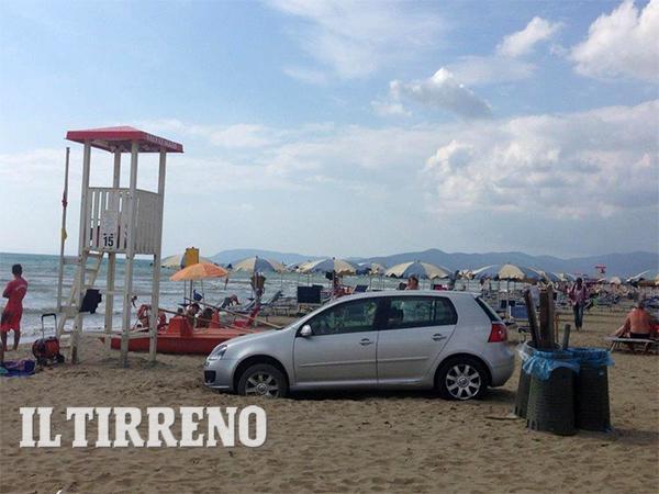 Marina, l'auto posteggiata sulla spiaggia è stata rimossa: è giallo sul proprietario 