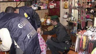 Sequestrati 3.600 oggetti di bigiotteria contraffatti