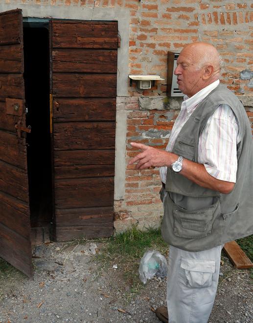 Scopre i ladri in casa «Mi hanno puntato un fucile in faccia» 