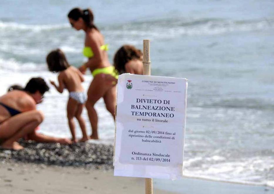 Mare sporco, bagni vietati a Marina e al Cinquale 