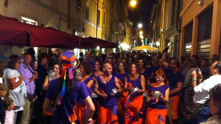 Musica, show e gusto È la notte di Pietrasanta