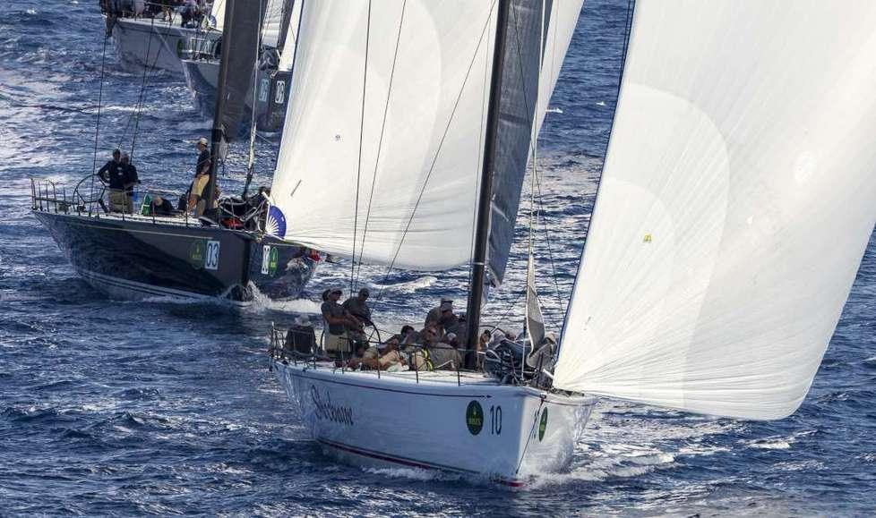 A Porto Cervo è battaglia vera, diventa maxi anche lo spettacolo