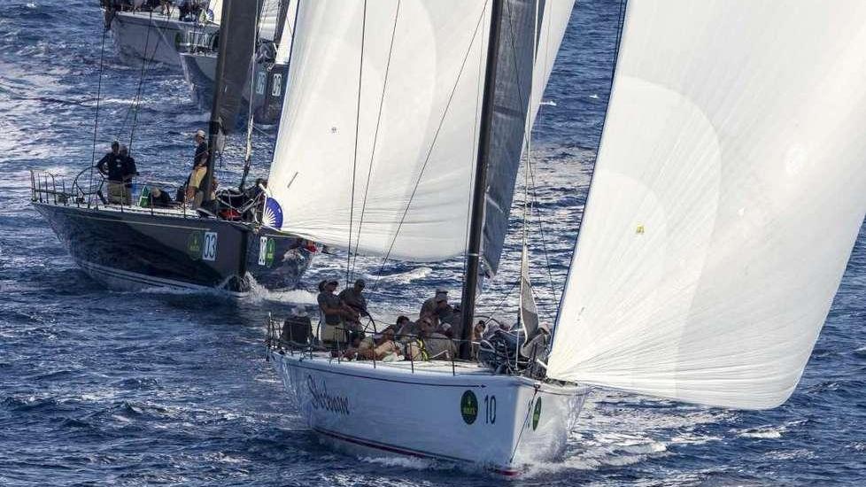 A Porto Cervo è battaglia vera, diventa maxi anche lo spettacolo