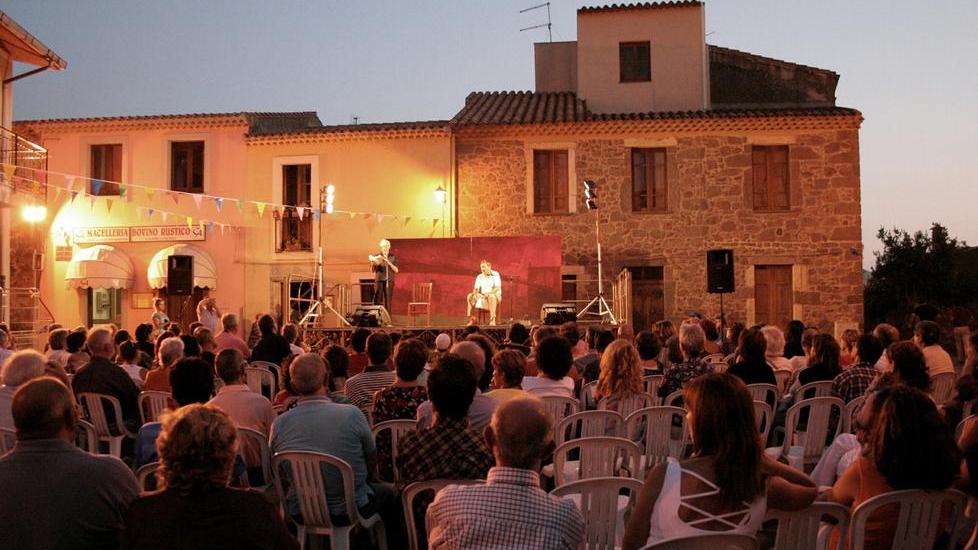 Il turismo intelligente Svago e impegno civile