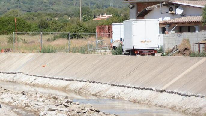Ruspe al lavoro nel canale nove mesi dopo l’alluvione