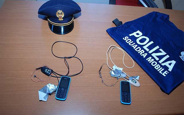 All’esame della patente con l’auricolare bluetooth, 2 denunciati 