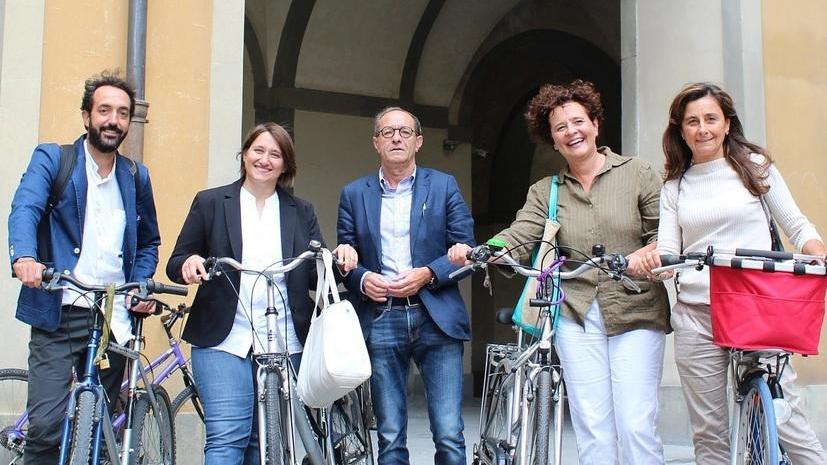 Alessi: “La giunta non ha posti-auto riservati e va in bici”