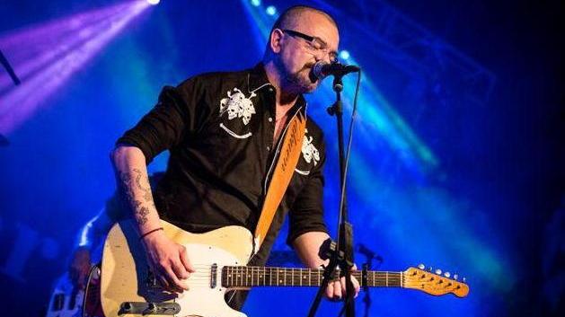 Danilo Sacco si esibisce a San Piero