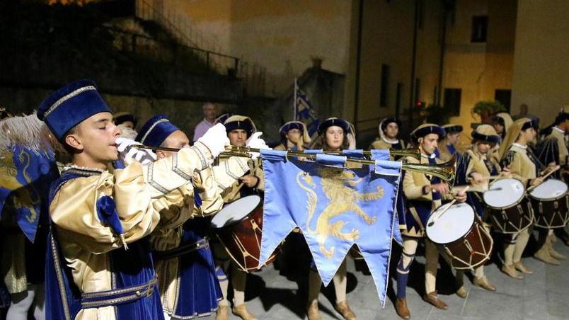 Conto alla rovescia per il Palio 2014 Si benedice il drappo