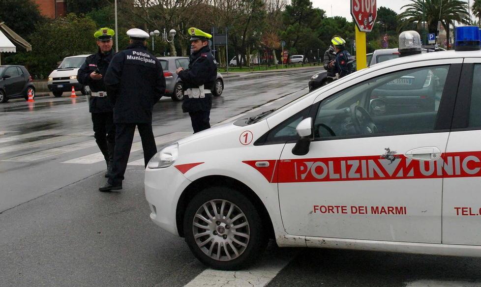 Investito in via Frassina, caccia al pirata della strada 