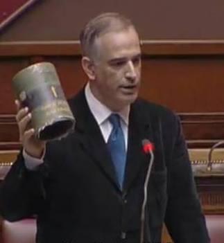 Una enorme colonna di fumo Pili: bombardano Arbus 