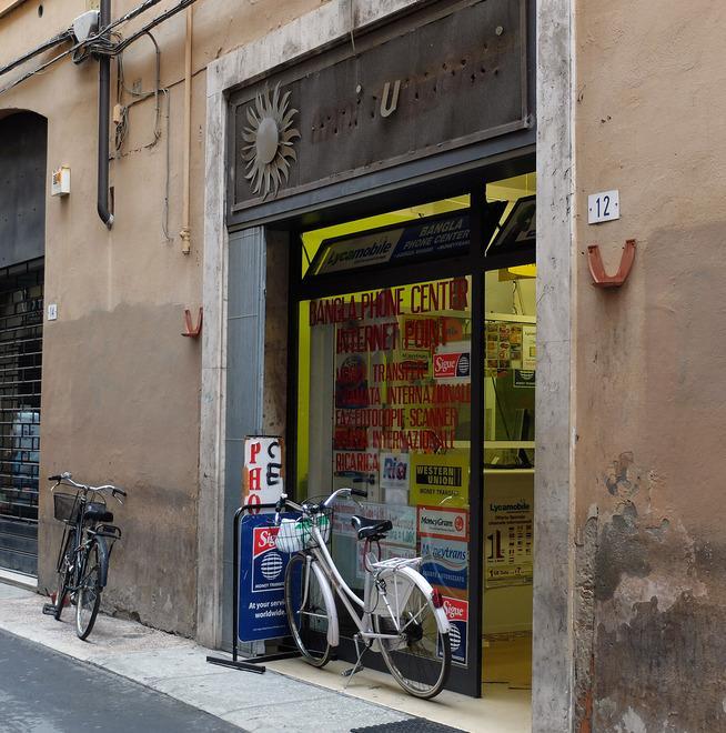 Retata al phone center, tre arresti 