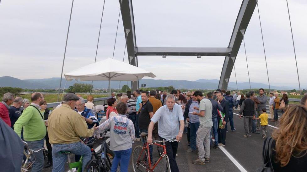 Via ai lavori per la rotonda di Casini