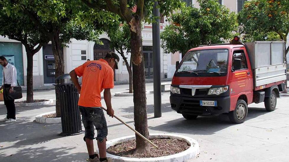 Pulisci la piazza e paghi meno tasse