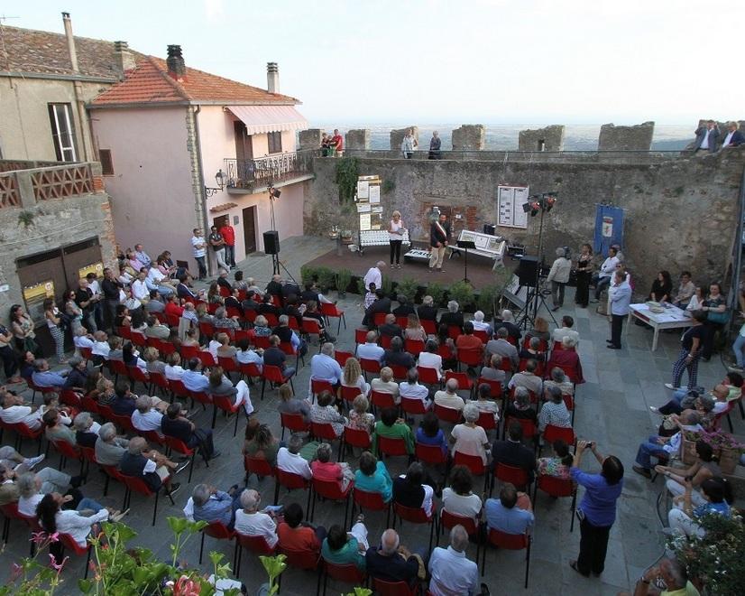 Premio Capalbio, la cultura premiata in piazza Magenta 