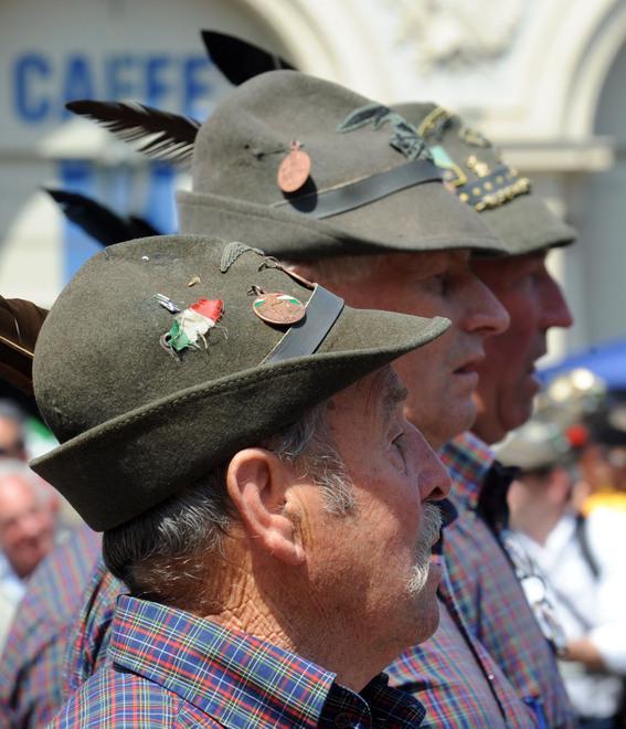 Arrivano gli alpini domani la sfilata